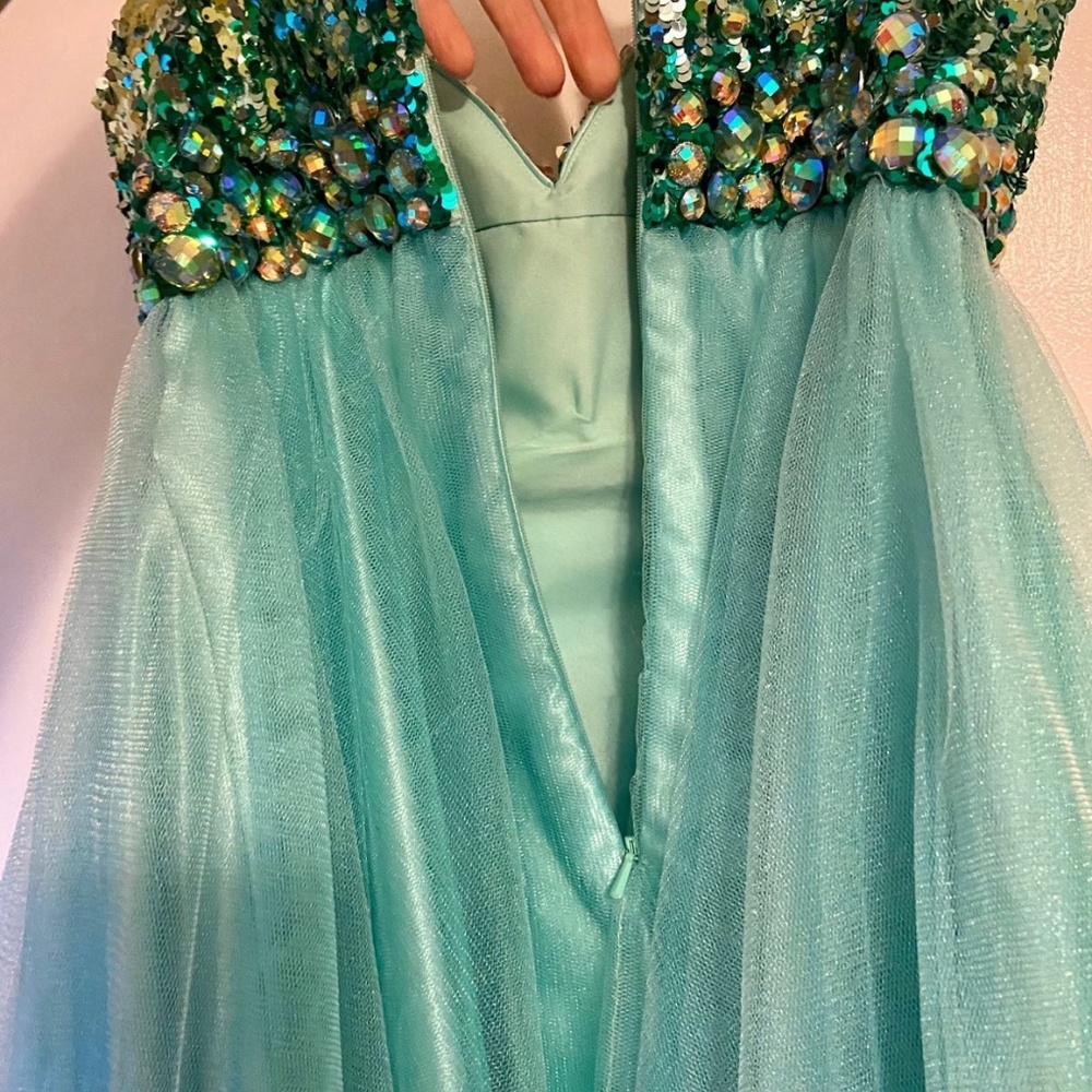 Dress - Picture 7 of 8